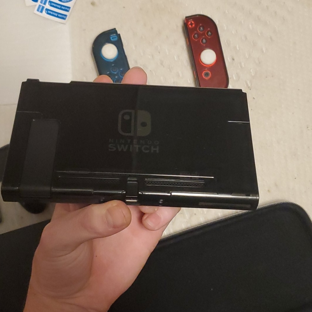 Nitendo switch with extras - Picture 2 of 9